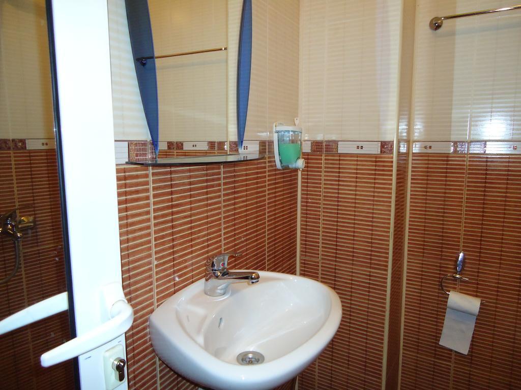Dionis Hotel Petrici Cameră foto