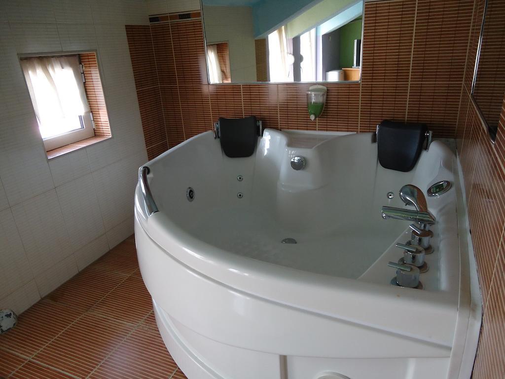 Dionis Hotel Petrici Cameră foto