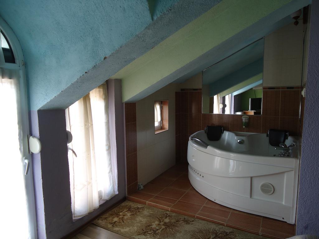 Dionis Hotel Petrici Cameră foto
