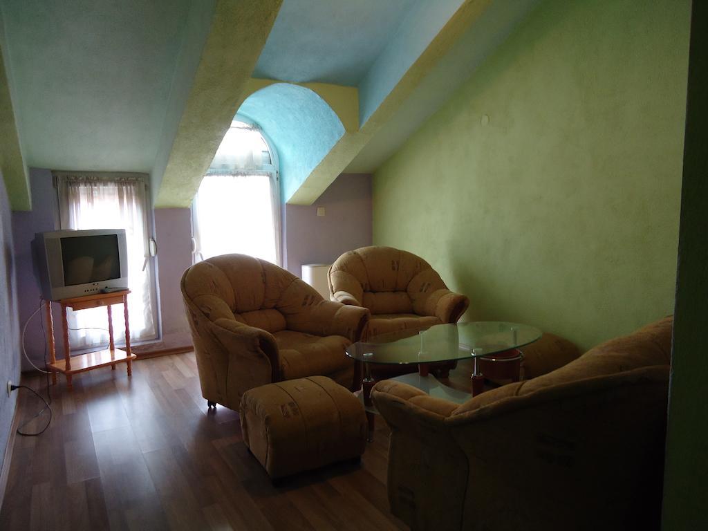 Dionis Hotel Petrici Cameră foto